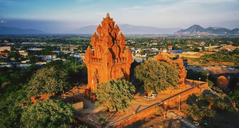 Tháp Chăm Po Klong Garai di sản miền nắng gió