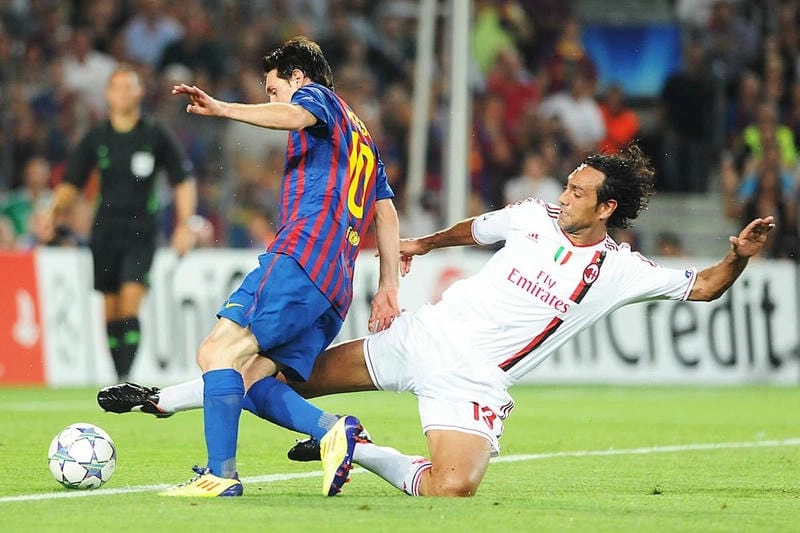 Bẫy việt vị: Cắt đứt mũi nhọn