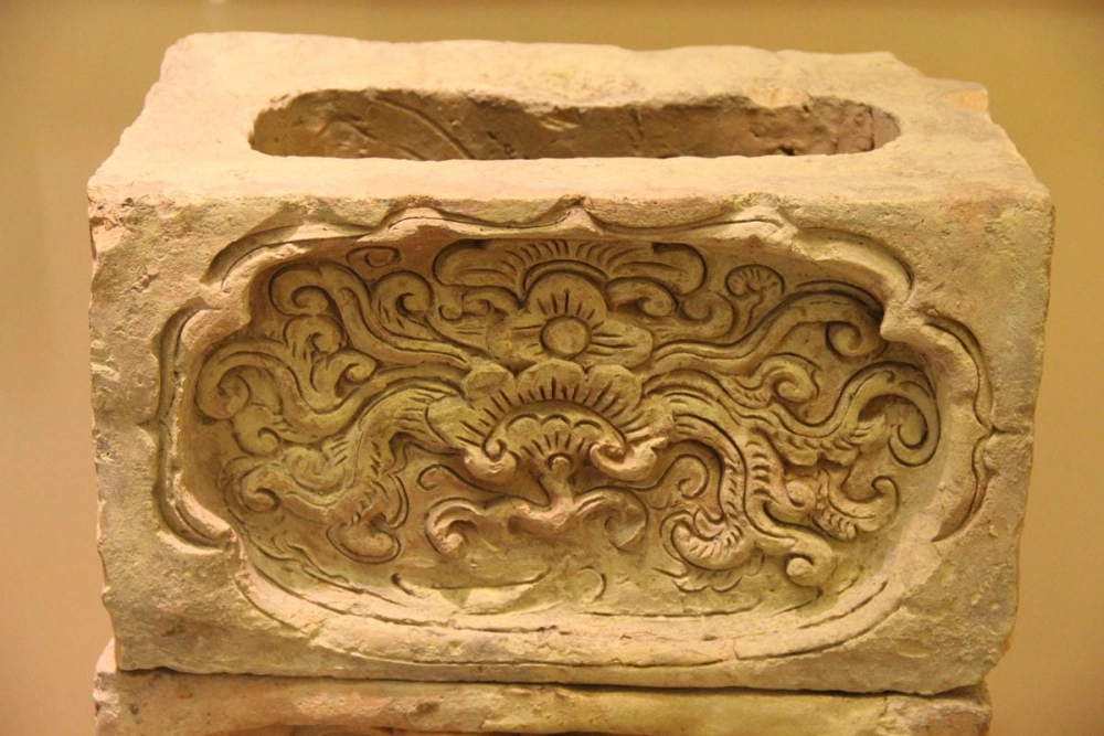 Cận cảnh nét chạm khắc tinh xảo tại các di sản văn hóa Việt Nam.