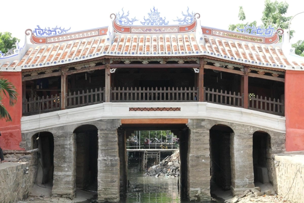 Góc sân trong yên bình của một ngôi nhà cổ đặc trưng tại Hội An.