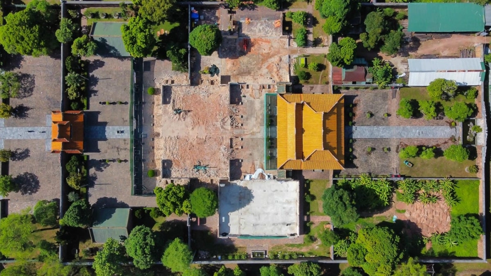 Kiến trúc cổng Tam Quan uy nghiêm dẫn vào khu vực thờ tự lăng.