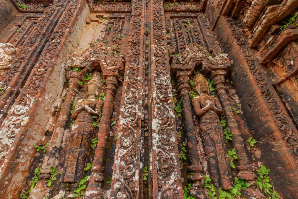 Bức tượng thần Shiva trong tư thế tĩnh tại giữa không gian tâm linh.