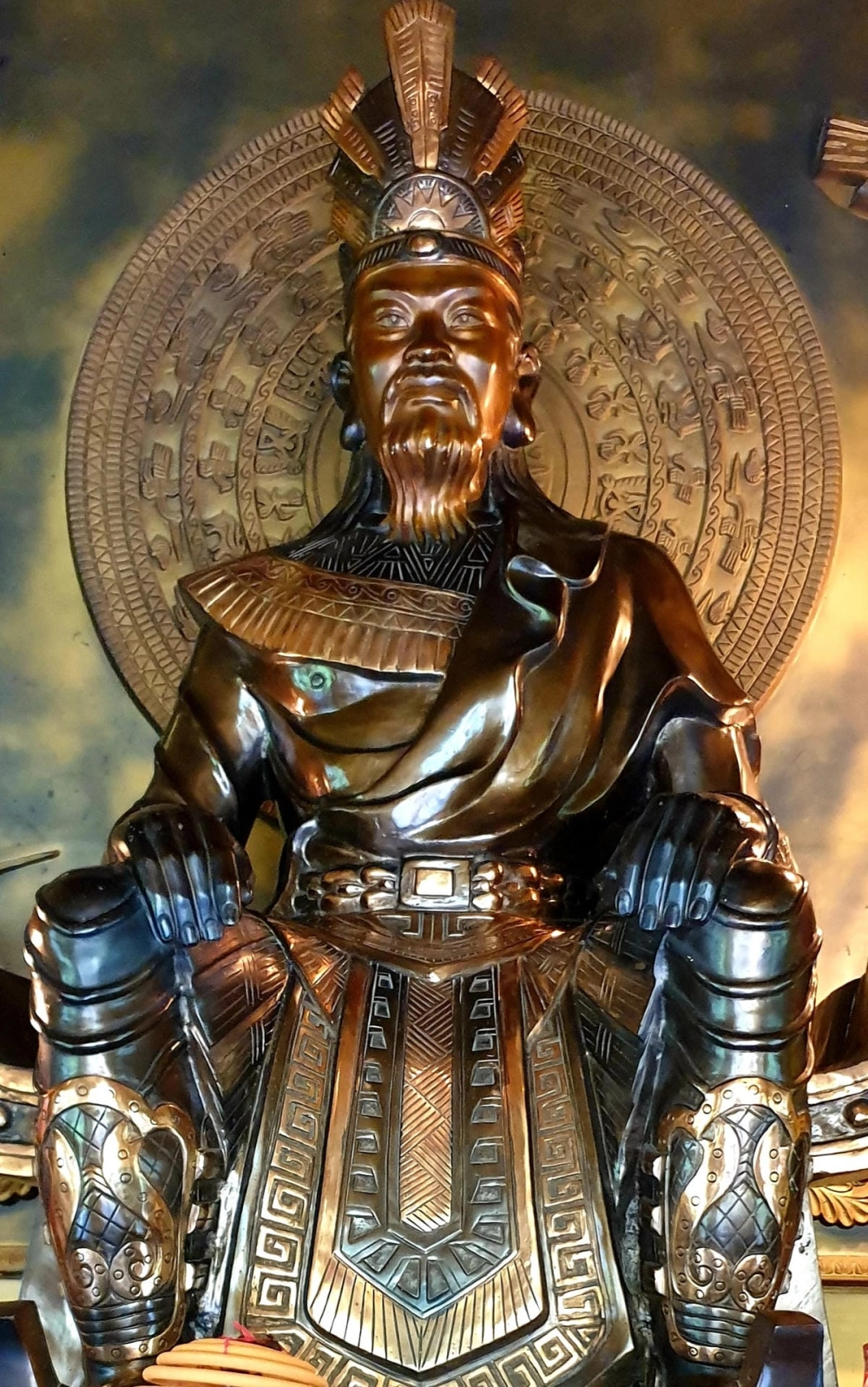 Tượng thờ vua Hùng Vương uy nghiêm tại Khu di tích Đền Hùng Phú Thọ