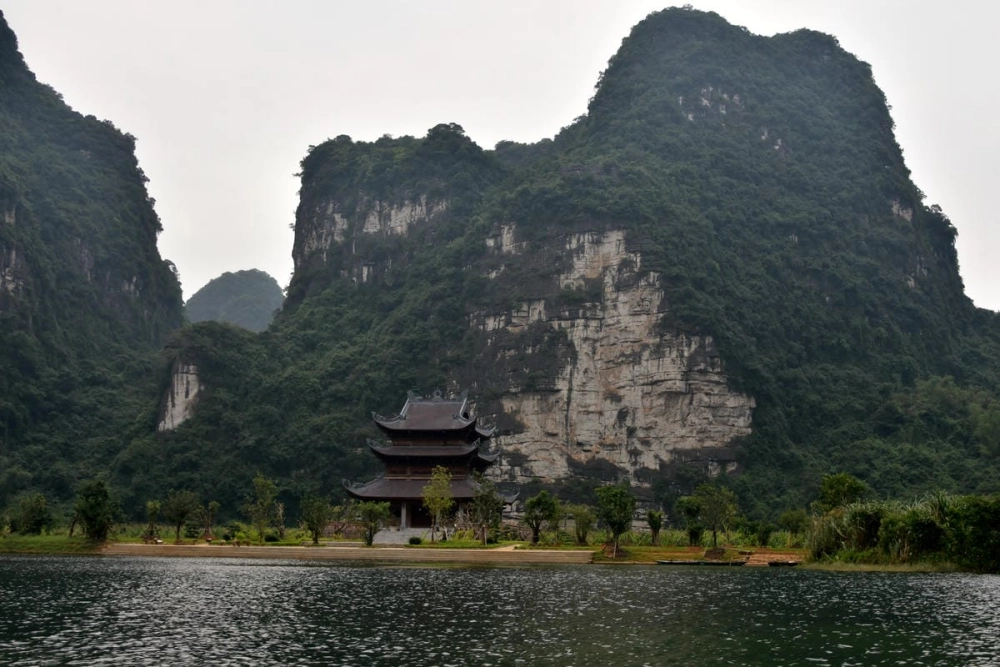 Vẻ đẹp huyền ảo của Quần thể danh thắng Tràng An từ góc nhìn flycam.